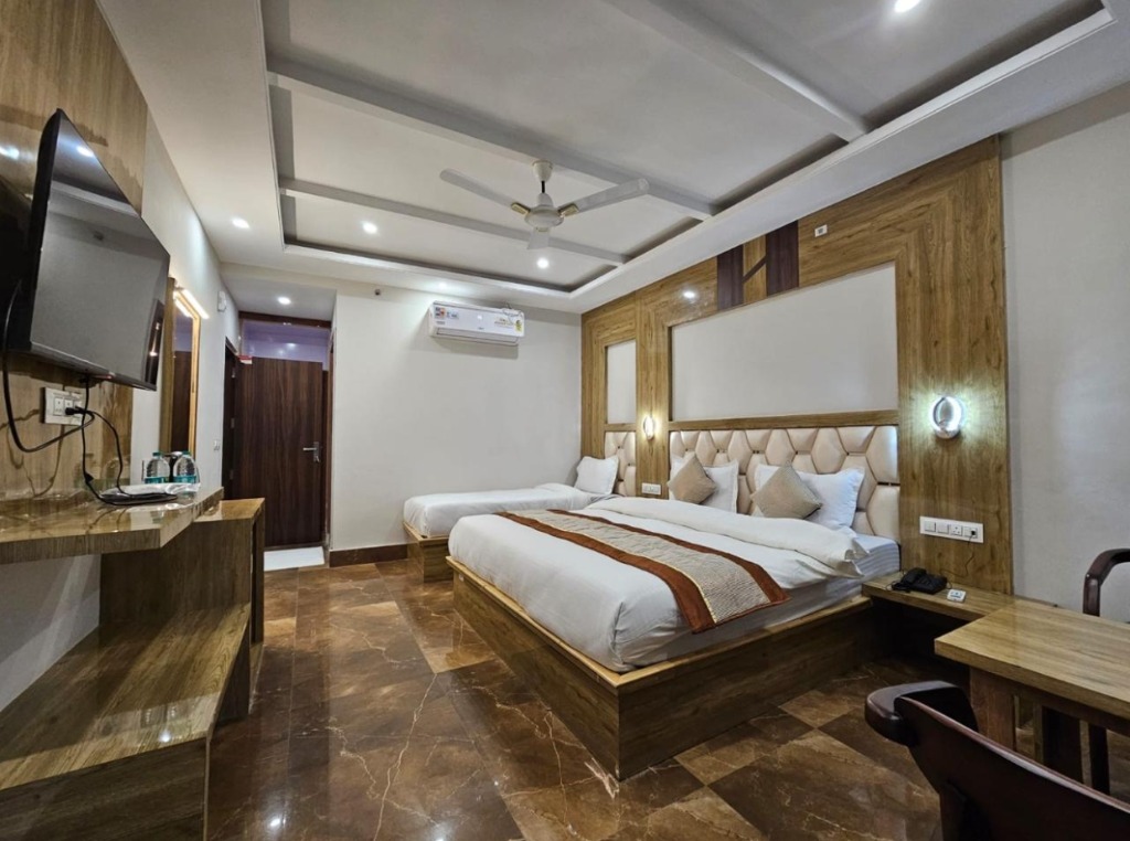 Twin Bedroom